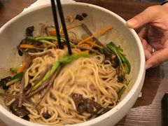 鸡丝凉米线-云海肴·汽锅鸡·云南菜(天津国金汇店)