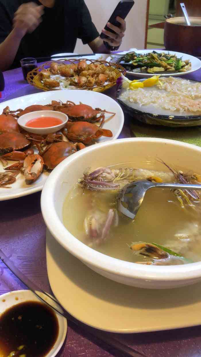 海宝湾海鲜美食城-"菜品味道不错,尤其是生蚝,很好吃.