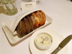餐前面包黄油-壳里西餐厅Coquille Seafood Bistro(蒙自路店)