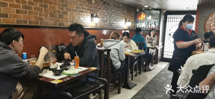 颐品居涮肉(乌鲁木齐中路店)大堂图片