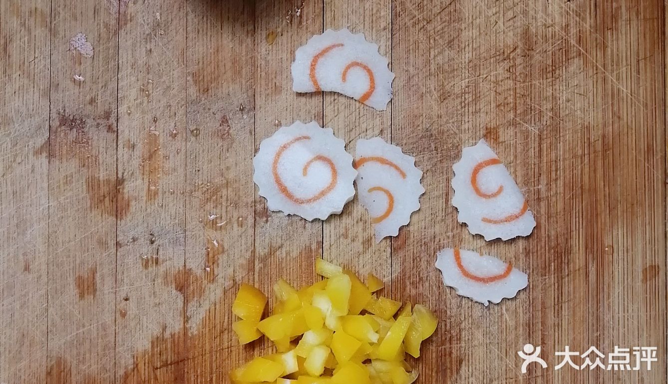 🌸颜值口味双高[爱心]黄椒鱼板🍥炒蛋🥚