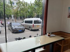 -闫家驴肉老店(华电一校店)