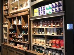 面包甜点陈列柜-星巴克臻选(广州沙面店)