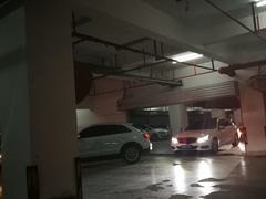 -海天商务大厦-地上停车场