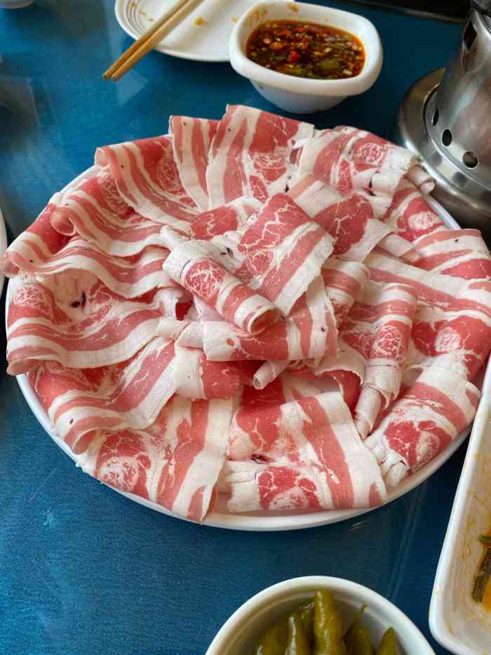 野力肥牛火锅(新开路店)-"位置在新开路附近,饭店门口就有停车场,用.