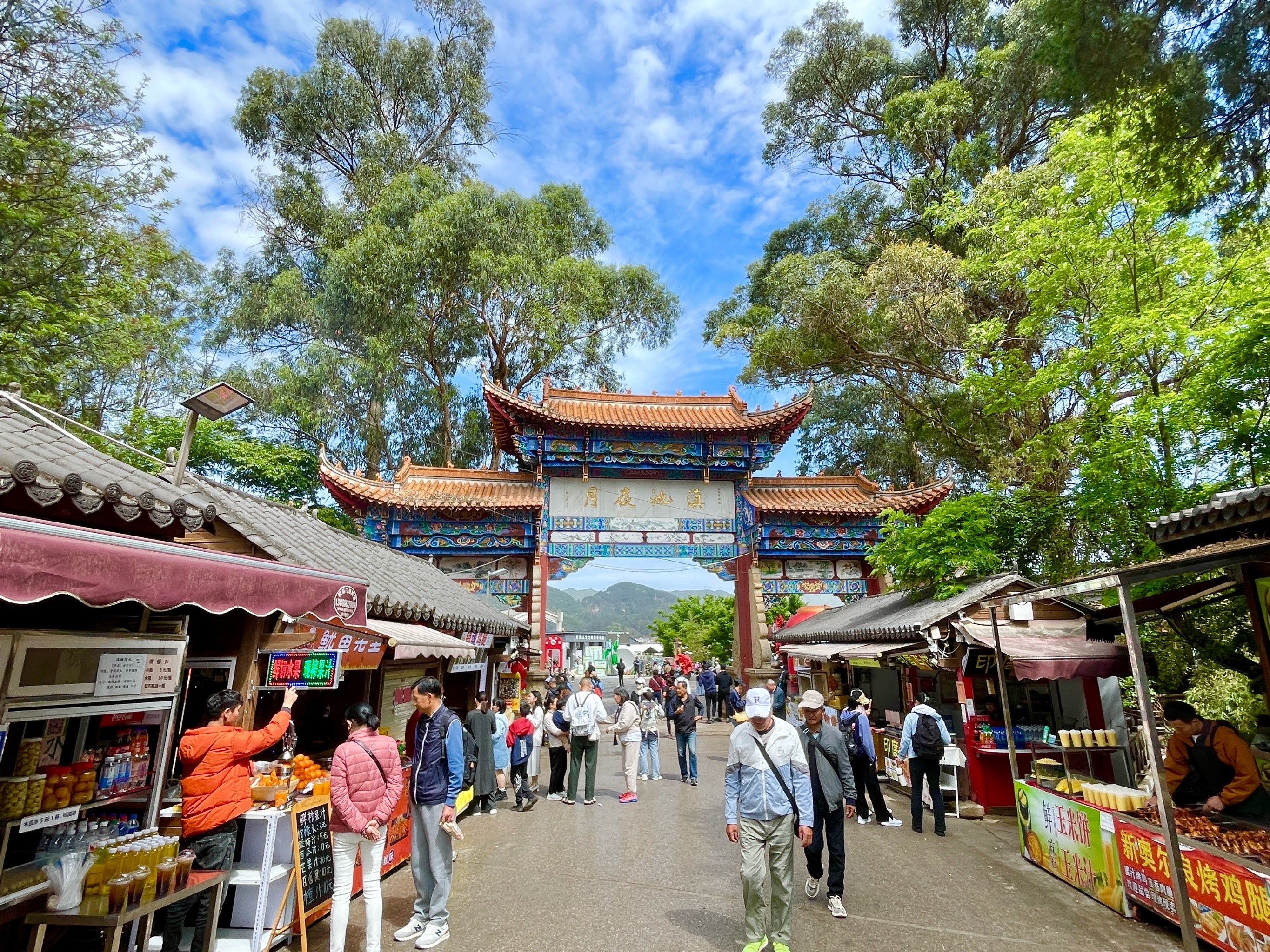 登西山逛茶马花街,邂逅春日好山好水