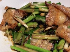 蒜苗回锅肉-水煮鱼乡·川京菜(蛇口店)