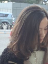 认真找东西-美秀造型