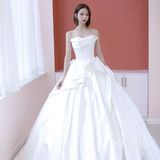 一眼就心动的缎面婚纱