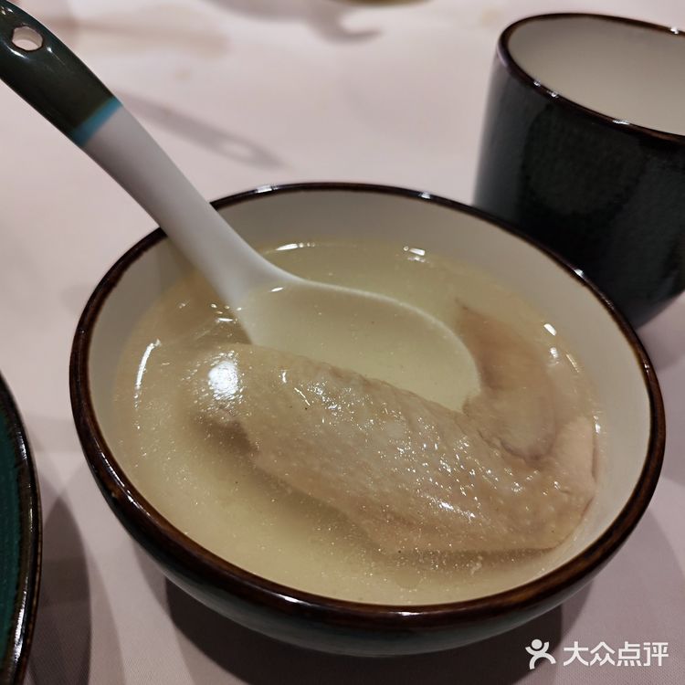 宝子们，今天来吃亚运村的大鸭梨啦！