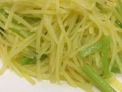 芹菜土豆丝-李连贵熏肉大饼(兴工街店)