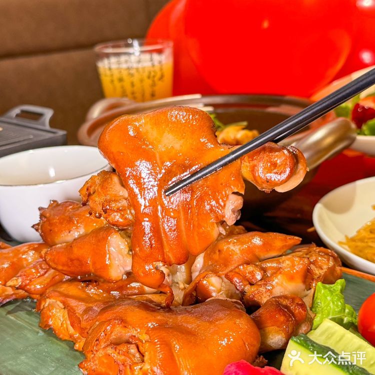 ️朝阳门新开了一家特色融合菜，中午领导请客