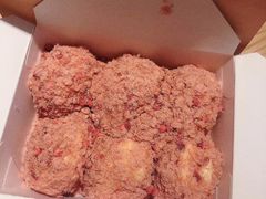 草莓味酥松小贝-鲍师傅糕点(江苏路店)
