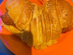 芝士鸡扒牛角包-伯友茶记(中华广场店)