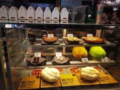 面包甜点陈列柜-猫王榴莲世家(三里屯SOHO商场店)