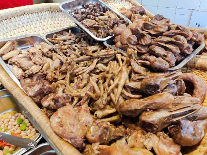 五香草现捞(盈江路店)-"[薄荷]环境: 地址在白云路上,一小个铺.