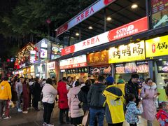 等位区-八一好吃街·高品美食广场