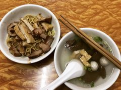 -松树干拌面店