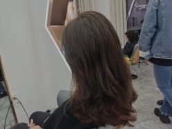 点击看大图 -V8潮牌·接发烫染连锁