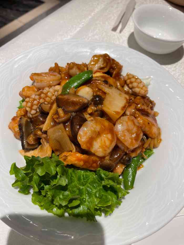 大铁勺酒楼(熙悦汇店)-"姐姐带我来吃津菜～菜码可以,四个大人一个.