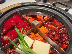 -爱你您·自家鱼塘·活水喷泉鱼火锅(八里店)