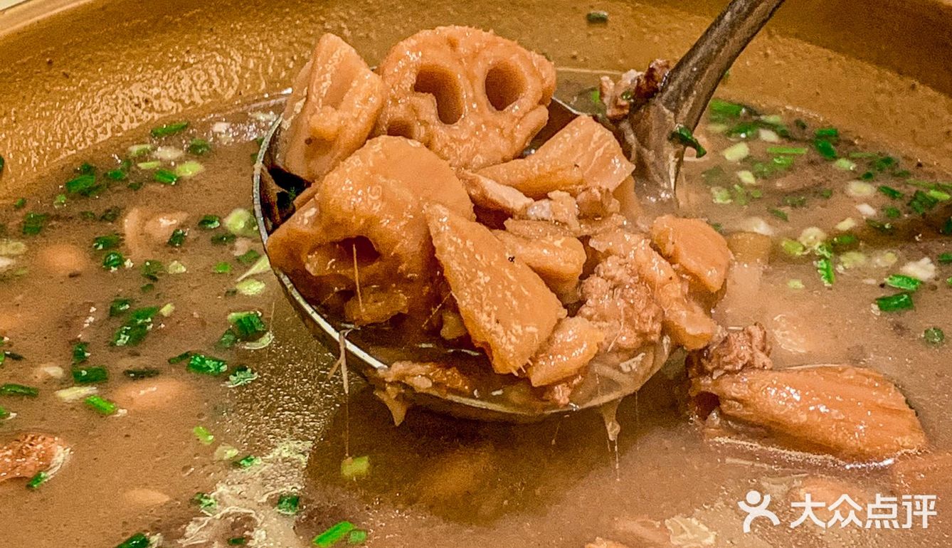 这家湘菜馆岁数比我还大，二十多年屹立不倒