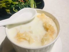 雪耳鲜奶炖鸡-裕.鹅庄