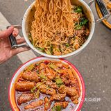 太像小时候老小区才能吃到的油卤串串