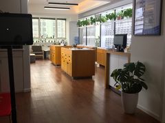 -视野联行眼镜•蔡司•依视路(温江店)