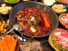 -渝嘴小老弟老火锅(华新村店)