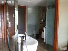 浴室-池畔房-三亚湾海居铂尔曼度假酒店