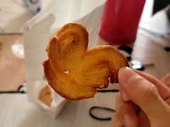 小蝴蝶酥-上海哈尔滨食品厂(淮海中路店)