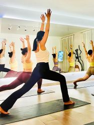 -闺蜜瑜伽·普拉提女性塑形馆