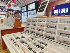 -MiRi眼镜连锁·蔡司·尼康控优点合作店(莘庄店)