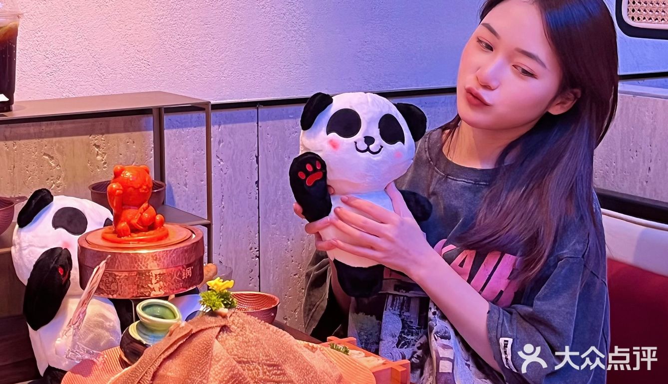 看👀深圳有个萌萌哒的熊猫烫🐼火锅