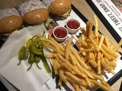 -The Habit Burger Grill 哈比特汉堡(复兴soho店)