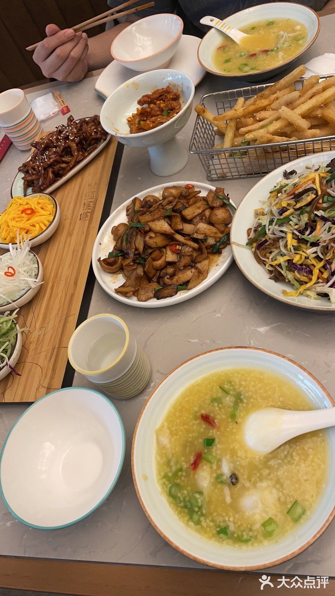 于是在美团上订了一个双人套餐,份量还挺足 - 吃喝玩乐精选