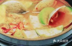 Seafood and Beef Hot Pot with Big Sauce