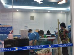 -鲸鱼堡亲子恒温泳池游泳俱乐部(彰泰天街店)