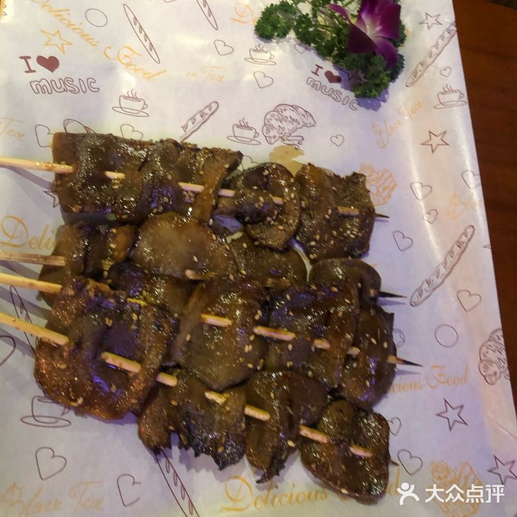 朋友拉着来的，据她说是从南锣鼓巷的店吃过来的