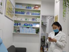 -世龙世家灰指甲·甲沟炎·跖疣护理·修脚(东江湾路店)