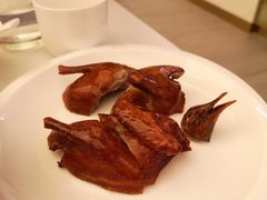 玻璃皮润烧乳鸽-北京厨房(西安SKP店)