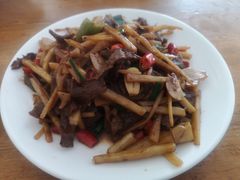 酸笋炒牛肉-牛八宝桂林米粉(八里庄店)