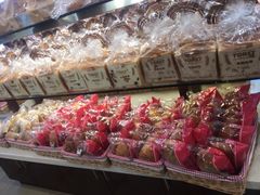 -红宝石·鲜奶小方·海派西点房(南丹店)