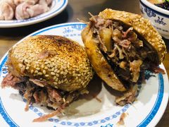 烧饼夹烧牛羊肉-老爆肚满五香烧牛羊肉