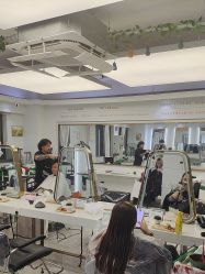 -镁连社·美联社