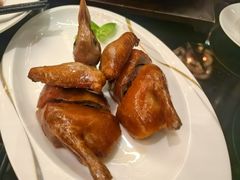 脆皮香烧乳鸽-北京四季酒店·采逸轩
