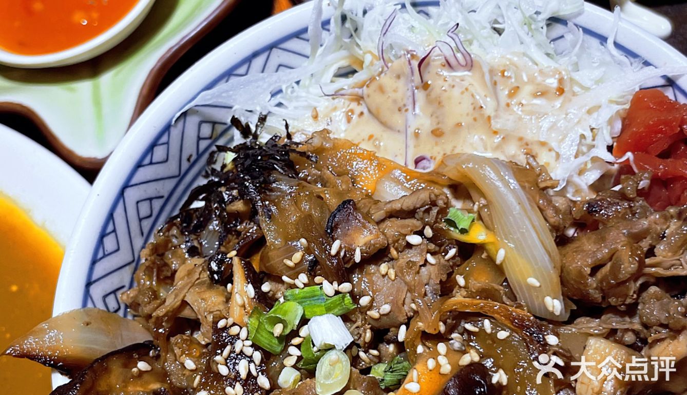 在外面夜市随便吃吃也不止这个价钱呢