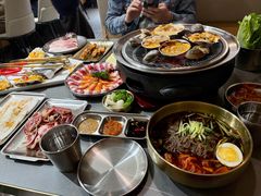 -围炉肉舍•炭烤活鳗•丹东海鲜烤肉(步行街店)