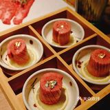 来，大口吃肉啦[调皮]